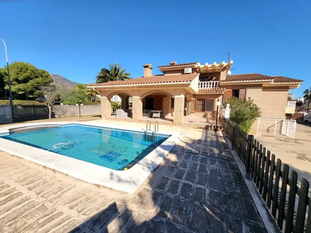 Villa en Gran Avenida de Benicàssim. Cerca del pueblo y de l - foto 3