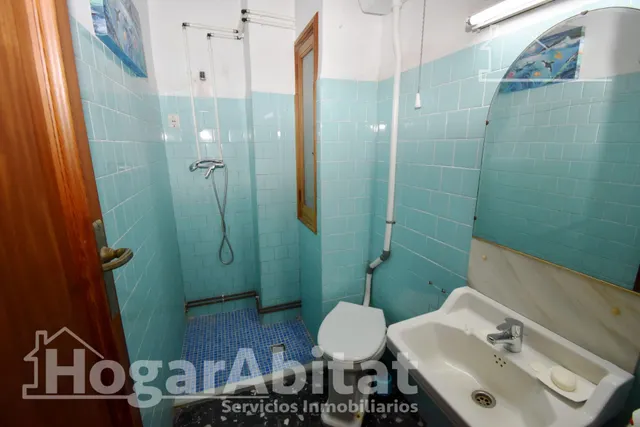 Casa semireformada con garaje y dos terrazas, en el centro — 48