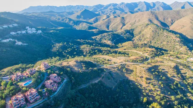 Espectacular finca en la Costa de Sol, sí, es posible conseguir algo así...50.000m2 en la Mairena con licencia para Mansión de 1000m2 — 7