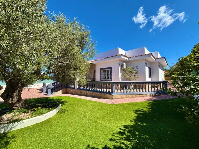 Villa con vistas parciales al mar en Ses Palmeres con aparta - foto 3