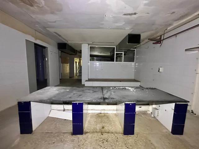 Se vende local comercial en cerdanyola del vallés — 10