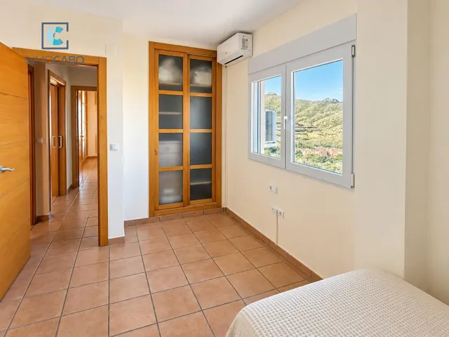 VIVIENDA CON TERRAZA, VISTAS AL MAR Y GARAJE EN LAS ROCALLAS — 20