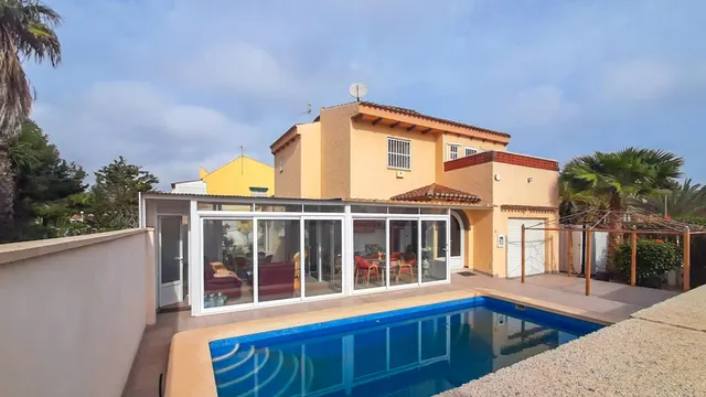 Cuidado chalet en Playa Honda, con piscina y garaje — 41