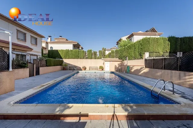 Casa en Ogijares con piscina comunitaria. - foto 2