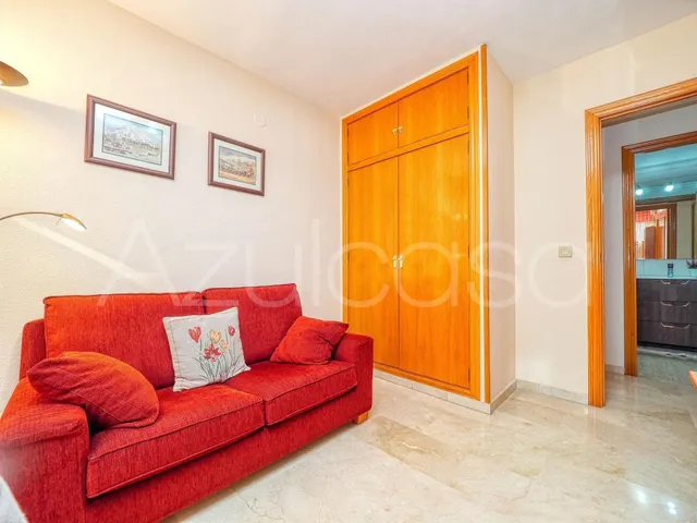 Piso en venta de 4 dormitorios y 2 baños completos con garaje Junto al Mercado Central de Alicante — 10
