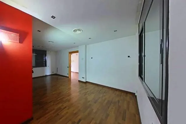 Gran casa con garaje y piscina — 23