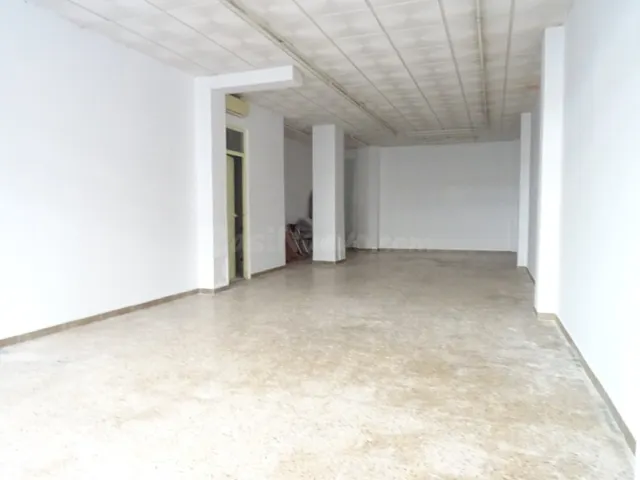 SE VENDE LOCAL COMERCIAL EN LA AVENIDA DE MADRID EN EL BARRI - foto 2