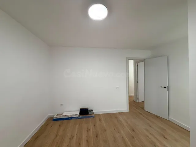 Apartamento con terraza, Alicante, Torrevieja, Playa del Acequión. 3 habitaciones, 108 m2, 90 metros al mar — 29