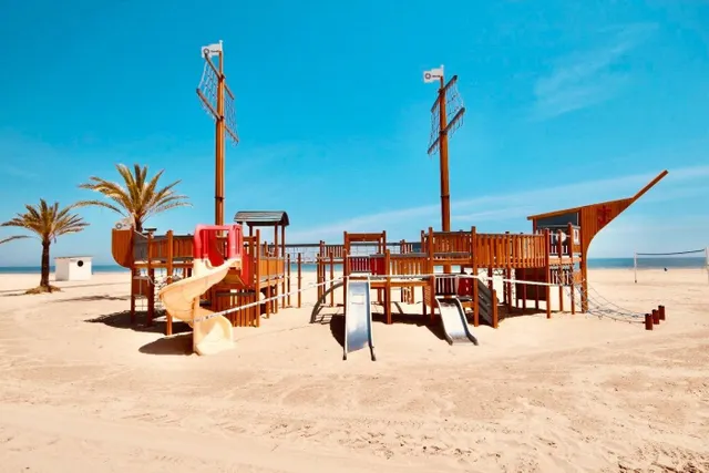 Local comercial de 250 m2 en el Grao de Gandia con altas posibilidades de inversión. — 14