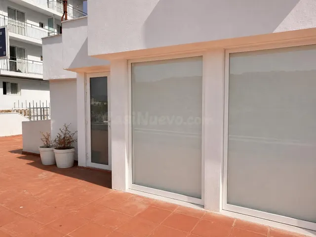 Local comercial con terraza y vistas al puerto deportivo de  - foto 2