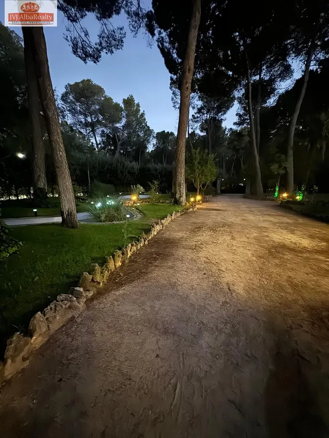 ESPECTACULAR CHALET EN PINARES DEL JUCAR — 41
