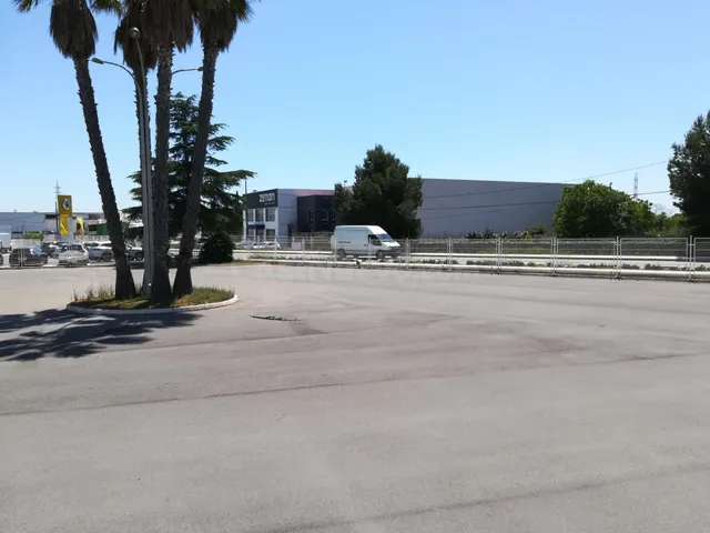 SUELO URBANO PARA USO INDUSTRIAL. SIN COMISIÓN DE AGENCIA - foto 4
