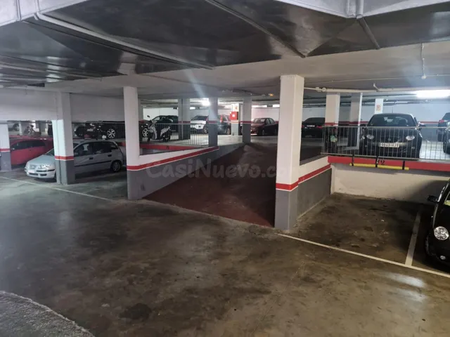 Plaza de parking en pleno centro de Roses - foto 4