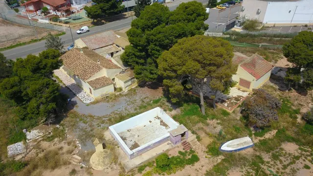 FINCA DE MAS DE 23.000 M2 Y 1.043 M2 DE SUELO URBANO — 3