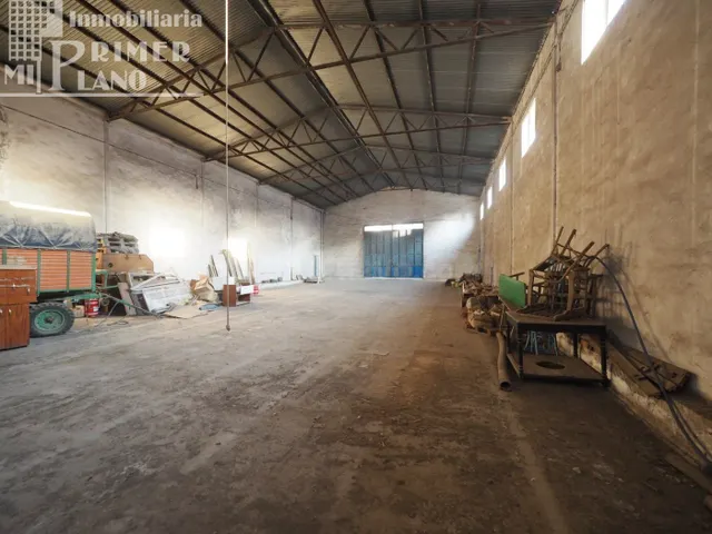 *¡OPORTUNIDAD! Se vende solar y nave en esquina, con 1.100 m
