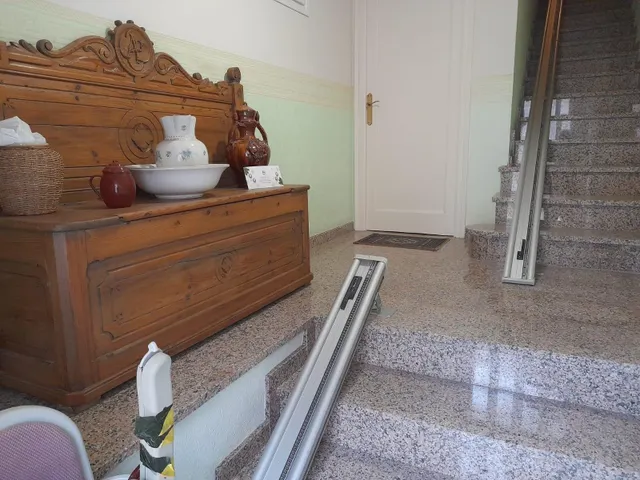 OPORTUNIDA GRAN CASA DE PUEBLO CON VIVIENDA UNIFAMILIAR Y NAV ES ANEXAS — 9