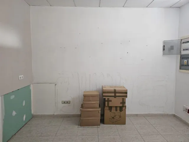 LOCAL COMERCIAL EN LA RAPITA — 13