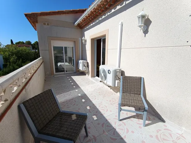 Exclusiva villa reformada y moderna con vistas al mar y montaña, piscina, cocina de verano y apartamento independiente — 38