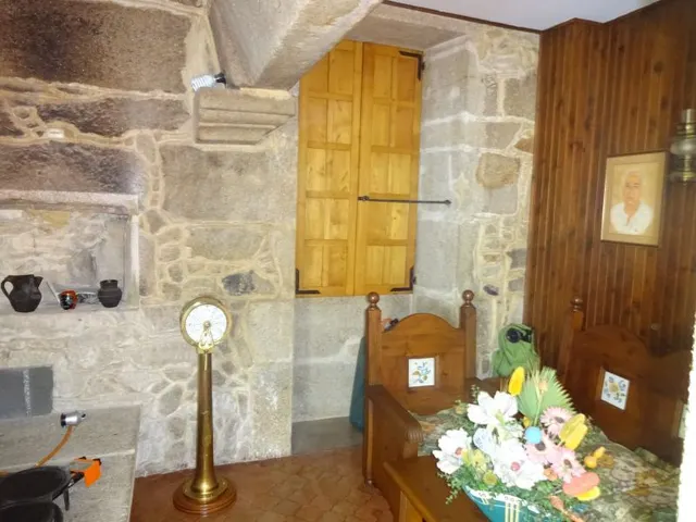 SE VENDE CASA SEÑORIAL PAREADA DE PIEDRA REFORMADA Y EN PERFECTO ESTADO EN PADRON — 22