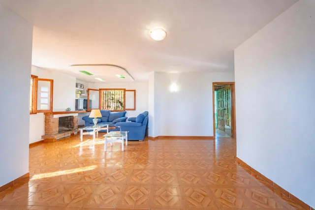 Chalet en primera línea de playa en torrenostra: una oportunidad para crear tu hogar junto al mar — 41