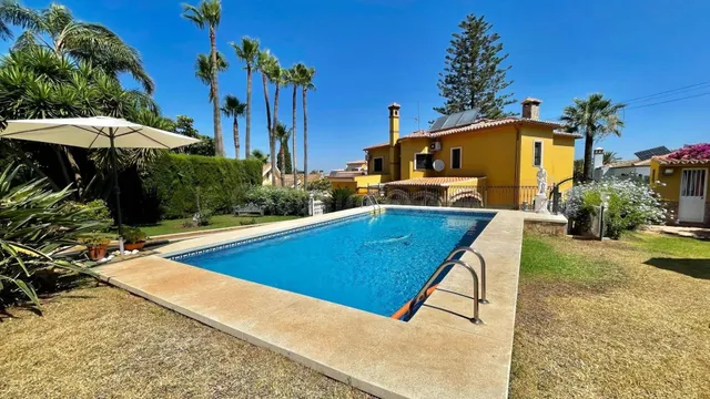 Chalet 7 habitaciones 411m² en venta - Manantiales-Lagar-Cor