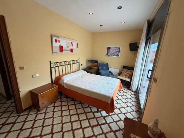VIVIENDA ADOSADA DE 3 PLANTAS CON GARAJE , 4 habitaciones , AMPLIAS TERRAZAS EN SEGUR DE CALAFELL. — 22