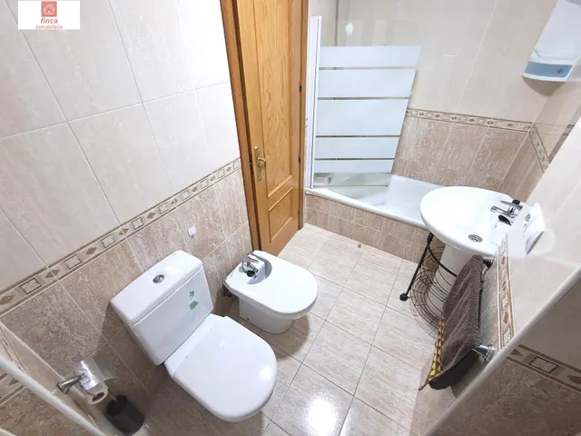 ALQUILER EN MONTIJO DE PISO AMUEBLADO CON ASCENSOR Y GARAJE, CALEFACCIÓN, SPLIT DE AIRE EN SALÓN, LUMINOSO Y CERCA DEL CENTRO — 12