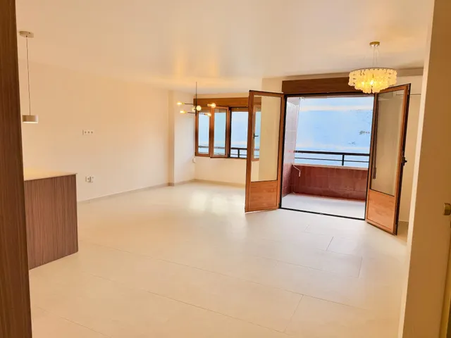 Piso reformado de 3 dormitorios y 2 baños a 200 metros del mar en el centro de Torrevieja — 6
