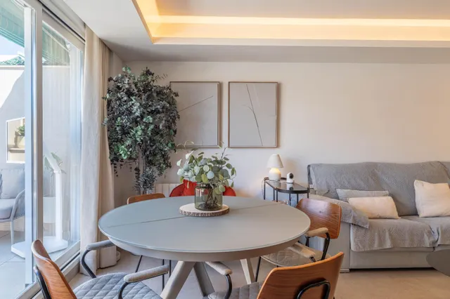 Impresionante Vivienda de Lujo con Diseño Moderno y Comodidades Exclusivas — 25