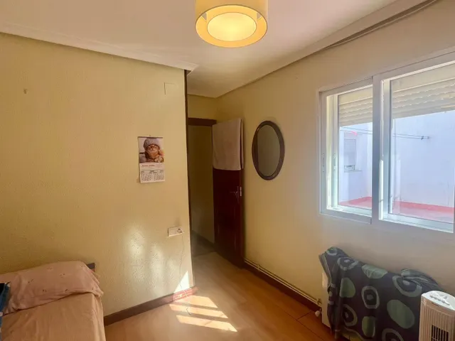 Piso con plaza de garaje y trastero junto a Plaza Circular – Pérez Galdós - Plaza de la Danza — 26