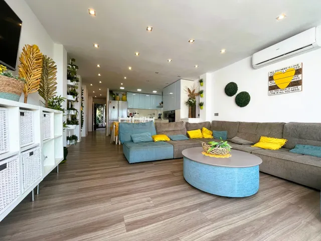 "Apartamento en primera línea de playa con jardín privado, d - foto 4