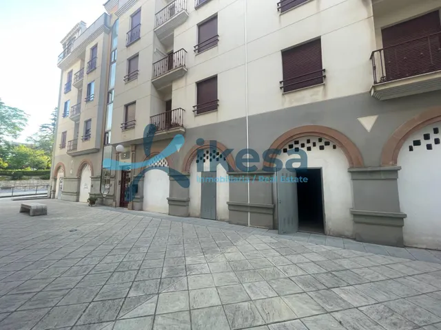 Venta de Local Comercial en Torredonjimeno, Jaén — 6
