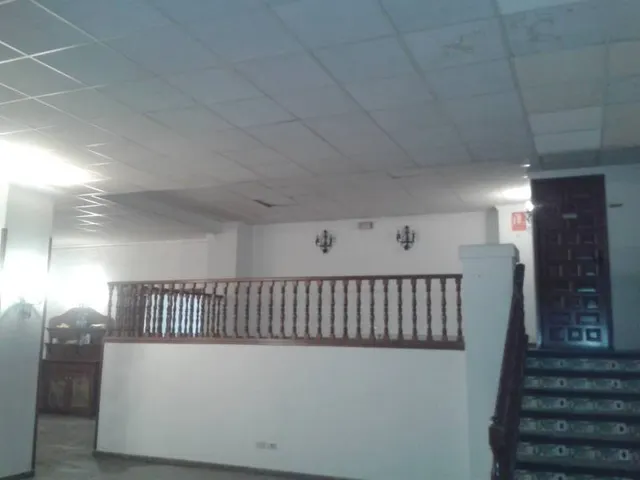 CERCA PLAZA PRINCIPAL. — 2