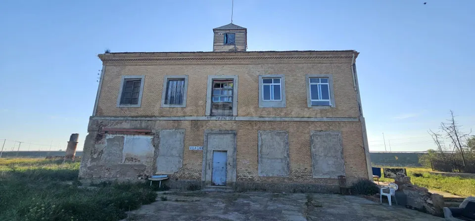 Terreno Rústico con vivienda legalizada a reformar