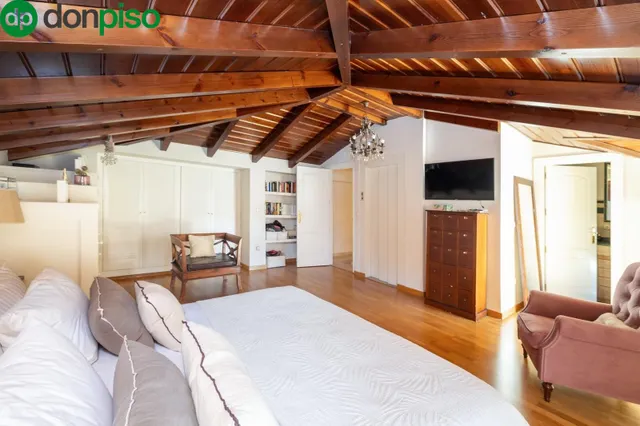 ESPECTACULAR CASA ADOSADA CON PISCINA INDEPENDIENTE — 27
