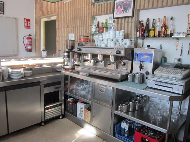 ¡Oportunidad Única! Edificio Versátil en Venta y Alquiler co - foto 5