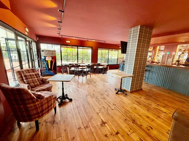 TRASPASO DE BAR–RESTAURANTE DE 200 M2 EN BENALMÁDENA, CERCA  - foto 3