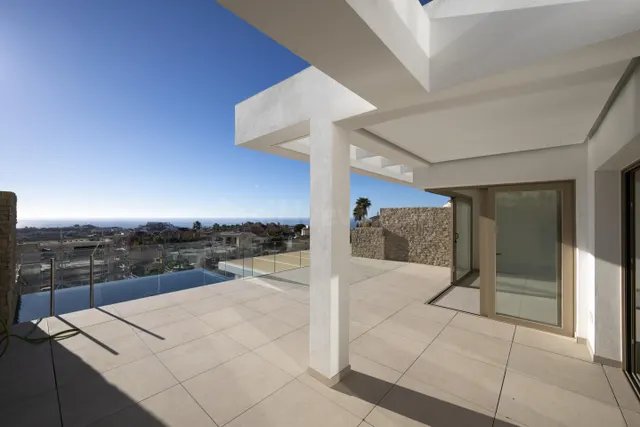 Luxury Ground-Floor Apartment with Private Infinity Pool & S