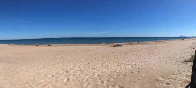 Apartamento con vistas abiertas al mar situado en primera línea playa Daimús — 16