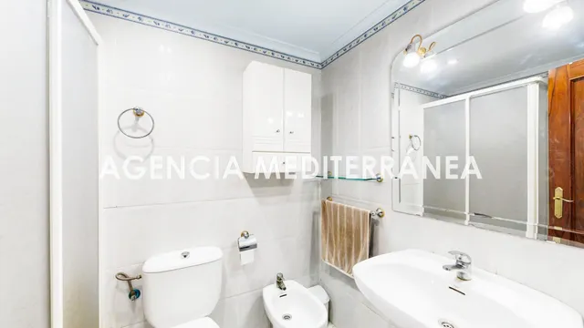 Piso en venta en Torrent, con tres habitaciones y dos baños. — 29