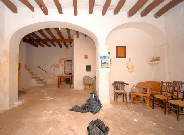 Casa para reformar con garaje en el centro de Muro - foto 3
