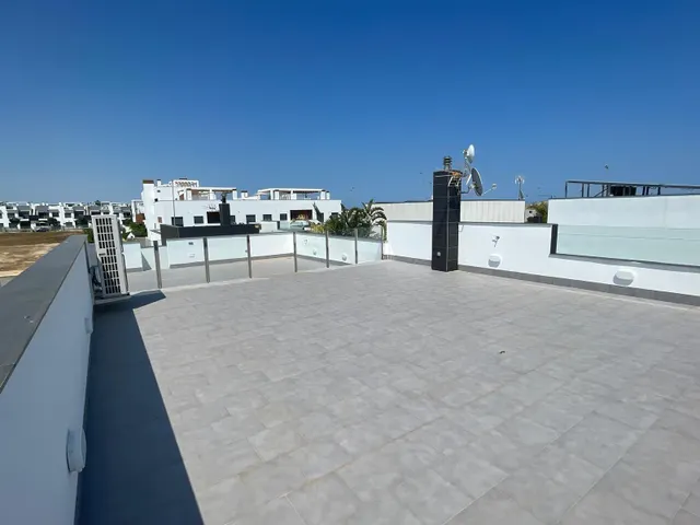 Excepcional Villa en Pilar de la Horadada: Lujosa Villa de una Planta con Licencia Turística — 25