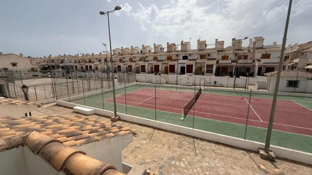 Adosado con terraza y sótano — 40