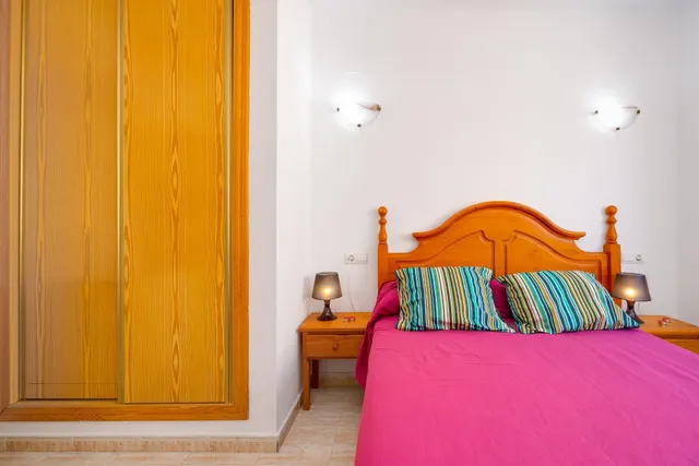Apartamento de 2 dormitorios con piscina comunitaria en Torrevieja — 15