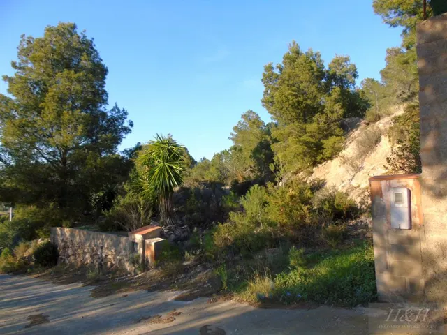 Se vende terreno urbanizable en Olocau. /H H Asesores, Inmobiliaria en Burjassot/ — 4