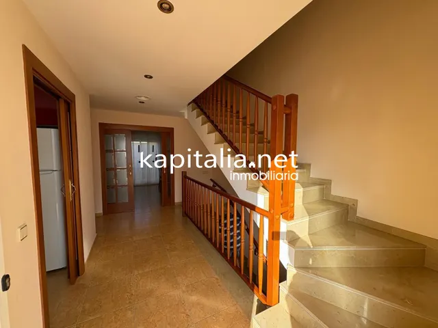 EXCLUSIVO ADOSADO A LA VENTA LISTO PARA ENTRAR A VIVIR EN ANNA — 2