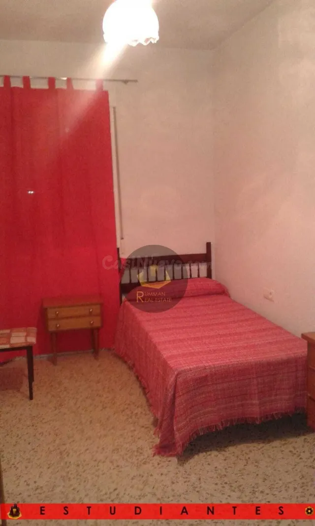 EST/ Piso de TRES dormitorios para ESTUDIANTES en zona Cartu