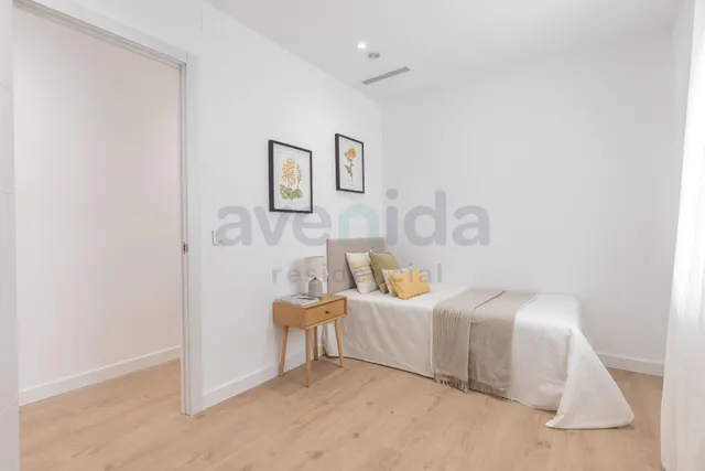 Elegante vivienda reformada de 3 dormitorios en Calle Bailén — 31