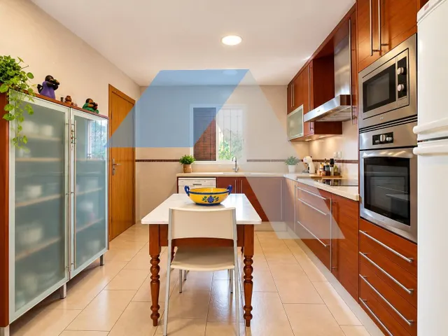 Chalet en parcela urbana con piscina privada en san vicente del raspeig — 13