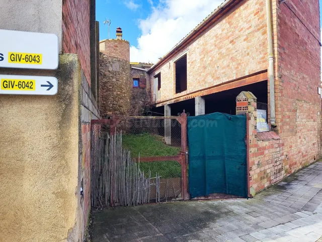 Almacén urbano de 256 m2 con posibilidad de construir 2 vivi - foto 2
